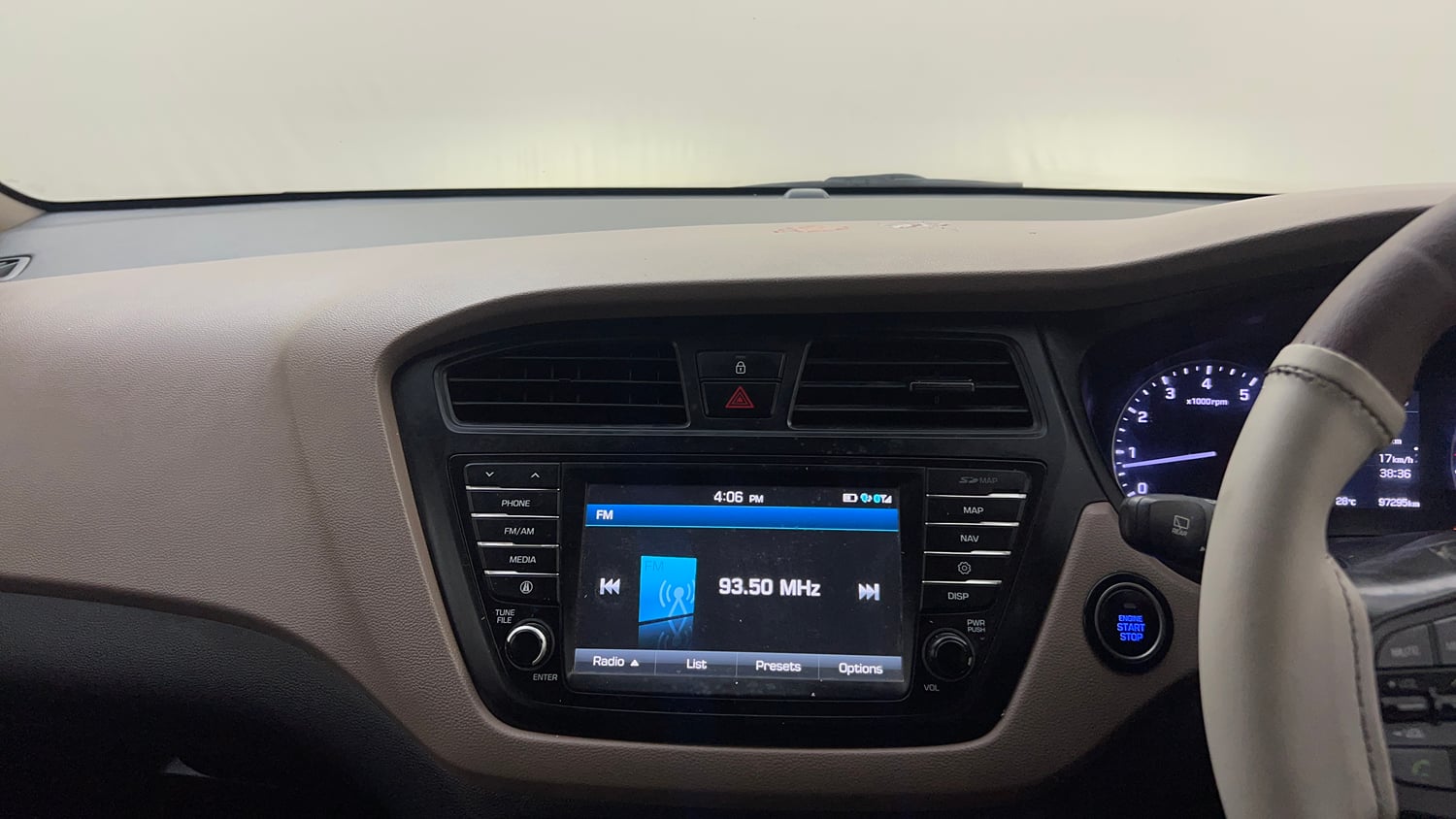 Used 2016 Hyundai Elite i20 Asta 1.2 (O) Petrol Manual top_features Integrated (in-dash) music system