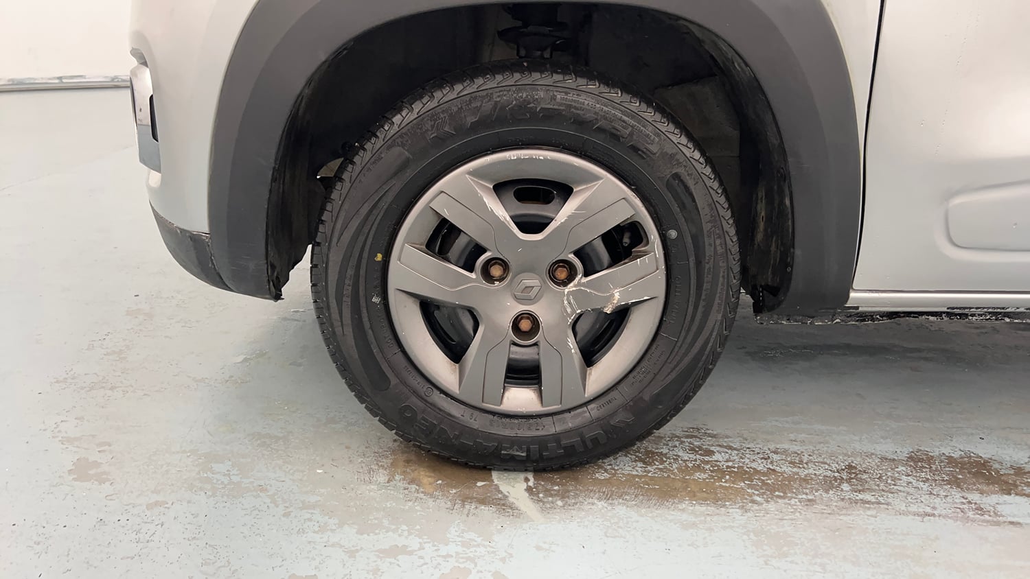 Used 2017 Renault Kwid RXT (O) 1.0 SCE Edition Petrol Manual tyres LEFT FRONT TYRE RIM VIEW