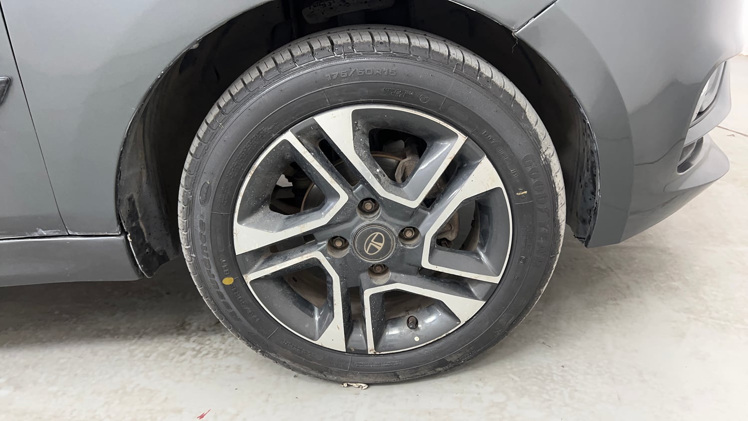 Used 2020 Tata Tiago XZ Plus Petrol Manual tyres RIGHT FRONT TYRE RIM VIEW