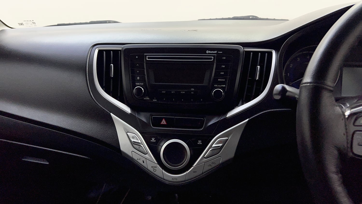 Used 2018 Maruti Suzuki Baleno Delta 1.2 Petrol Manual top_features Integrated (in-dash) music system