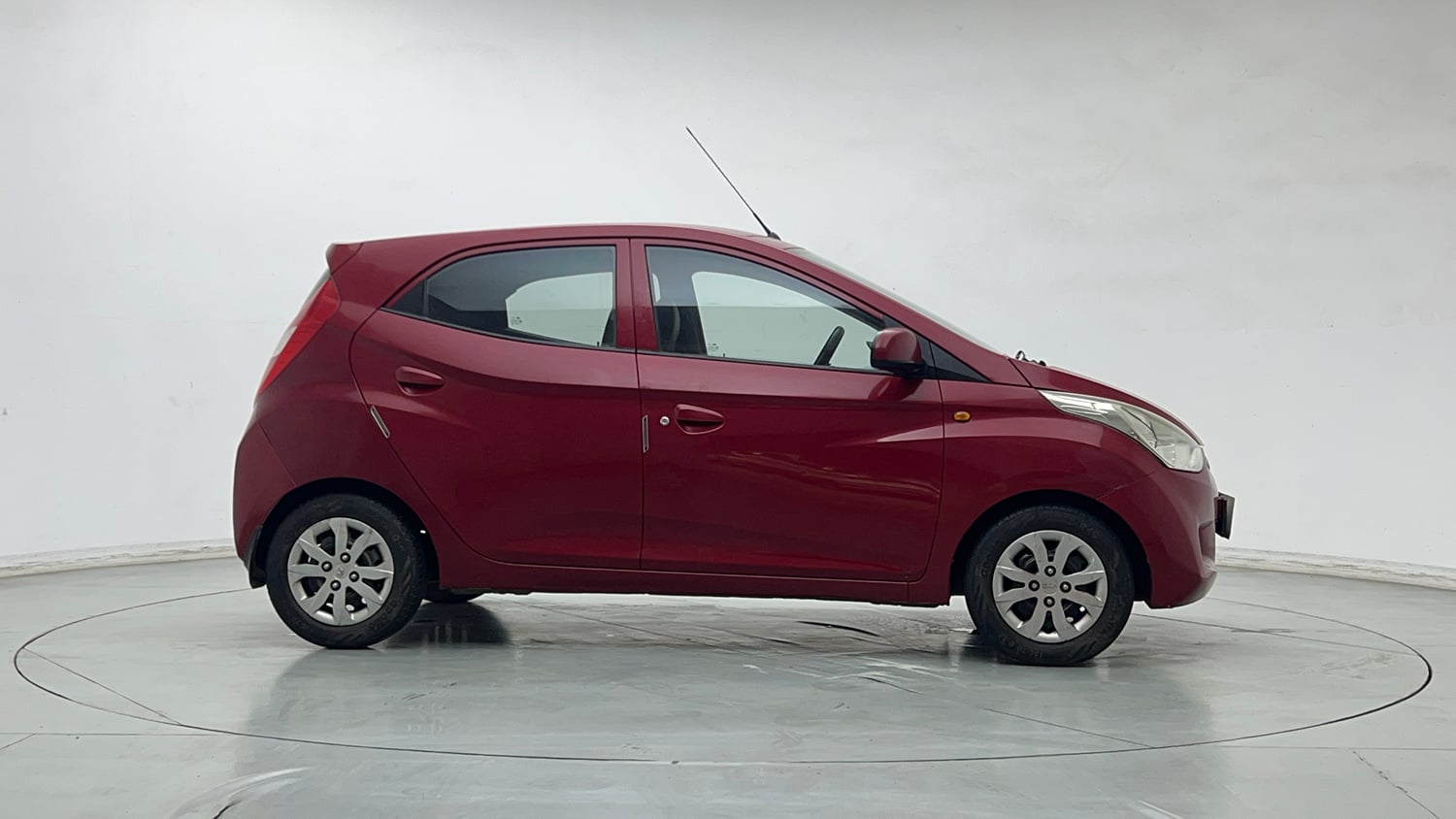 Used 2014 Hyundai Eon Sportz Petrol Manual exterior RIGHT SIDE VIEW