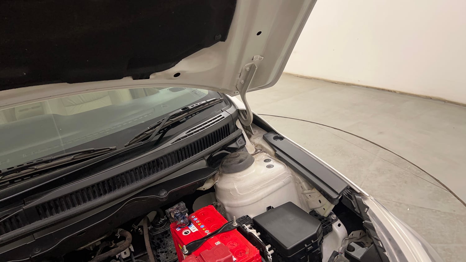 Used 2019 Maruti Suzuki Ciaz Alpha Hybrid 1.5 Petrol Manual engine ENGINE LEFT SIDE HINGE & APRON VIEW