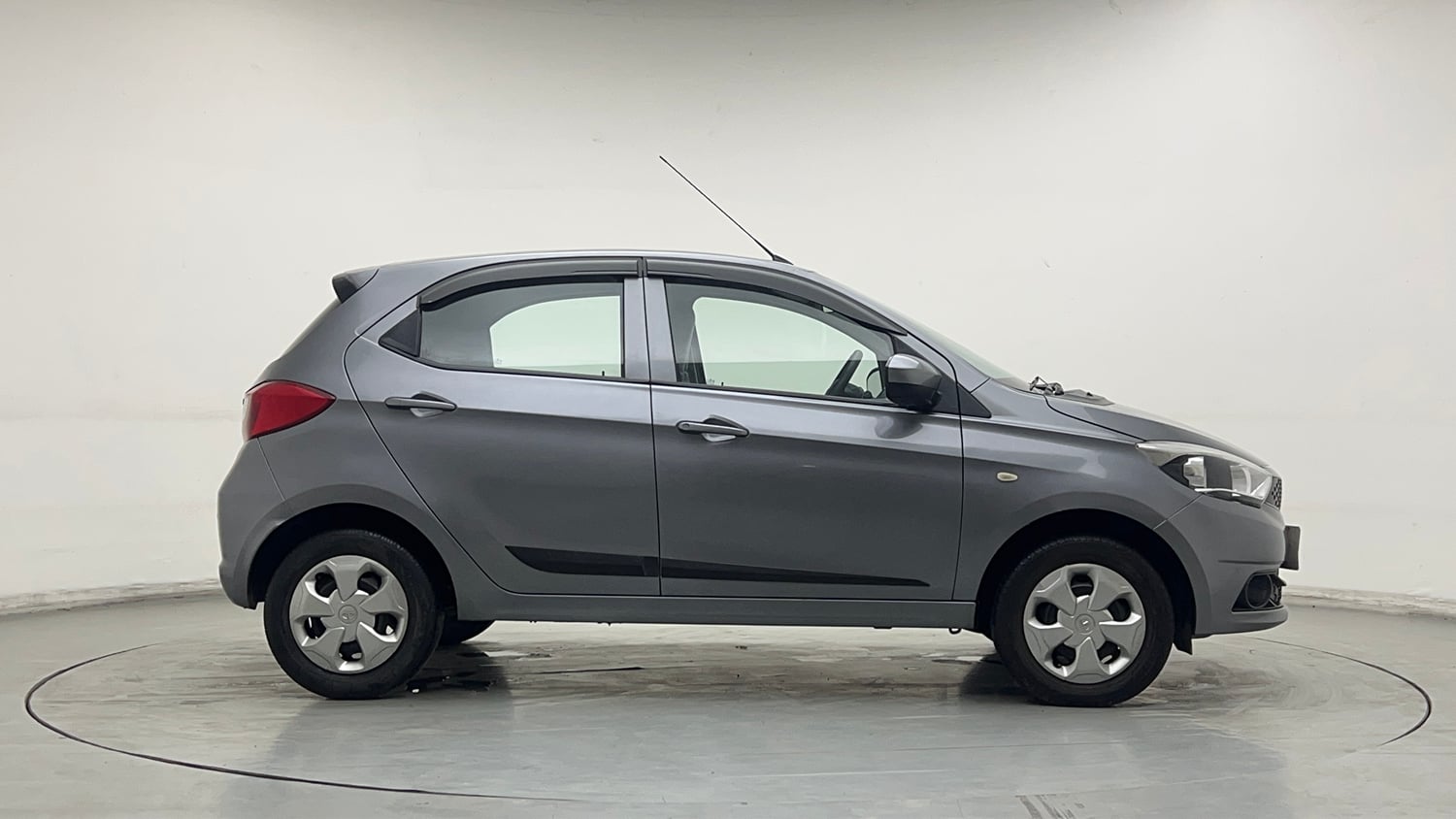Used 2018 Tata Tiago Revotron XTA Petrol Automatic exterior RIGHT SIDE VIEW