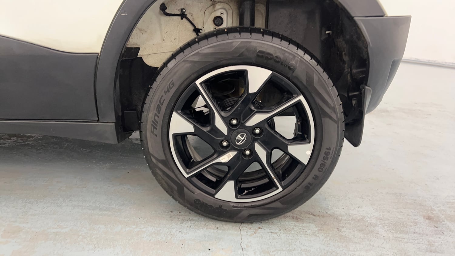 Used 2023 Tata Punch Creative Dual Tone Petrol Manual tyres LEFT REAR TYRE RIM VIEW