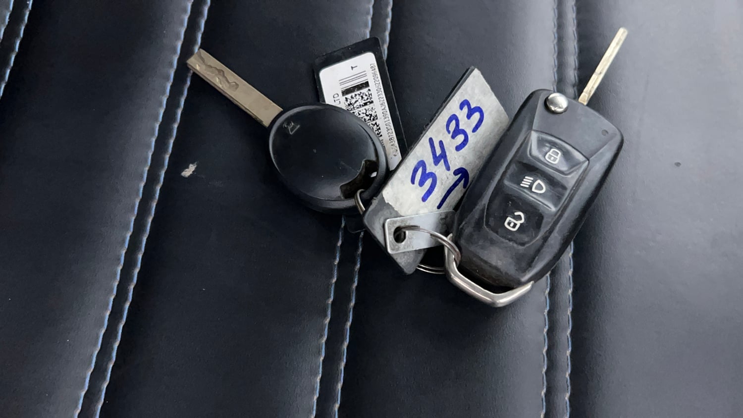 Used 2022 Tata Nexon XM (S) Petrol Manual extra CAR KEY VIEW