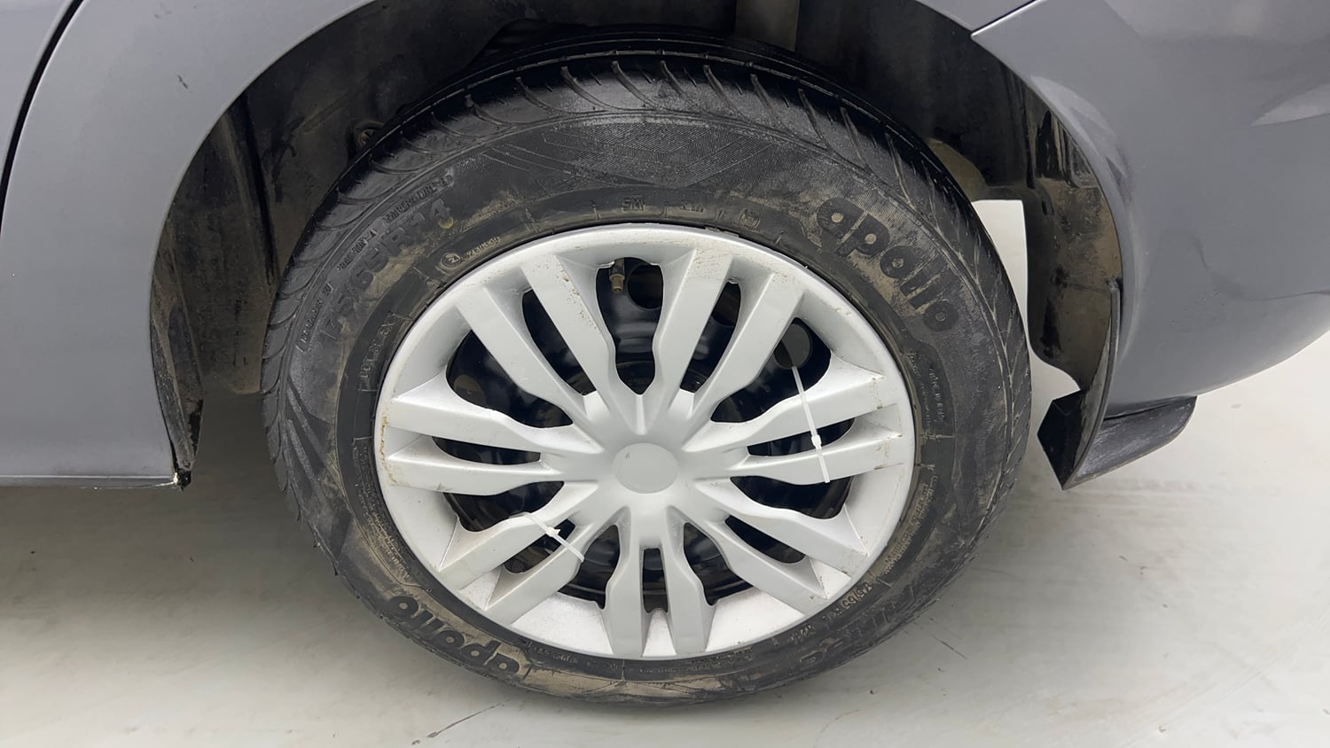 Used 2016 Ford Figo Aspire Trend 1.2 Ti-VCT Petrol Manual tyres LEFT REAR TYRE RIM VIEW