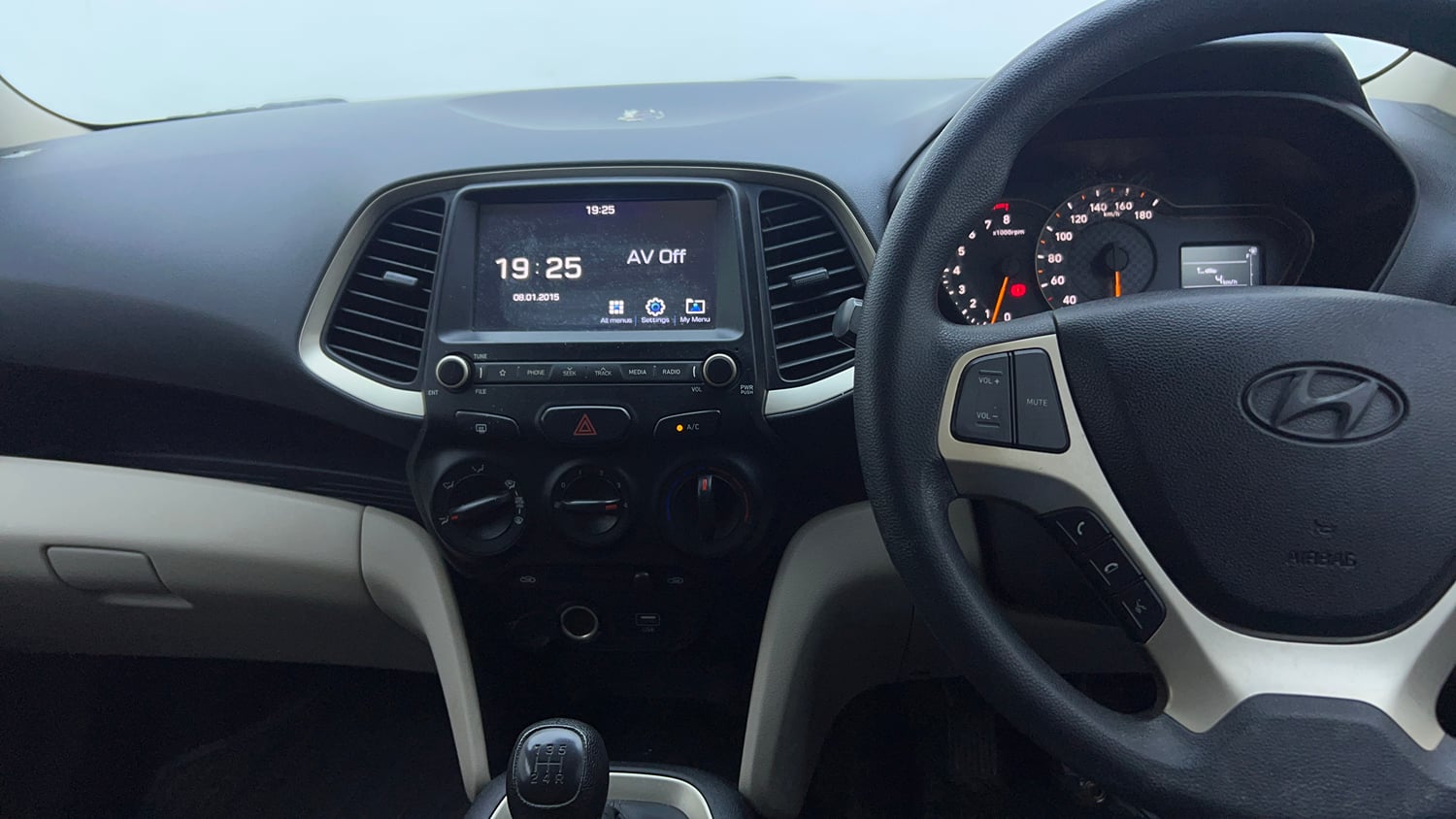 Used 2019 Hyundai Santro Sportz Petrol Manual top_features Integrated (in-dash) music system