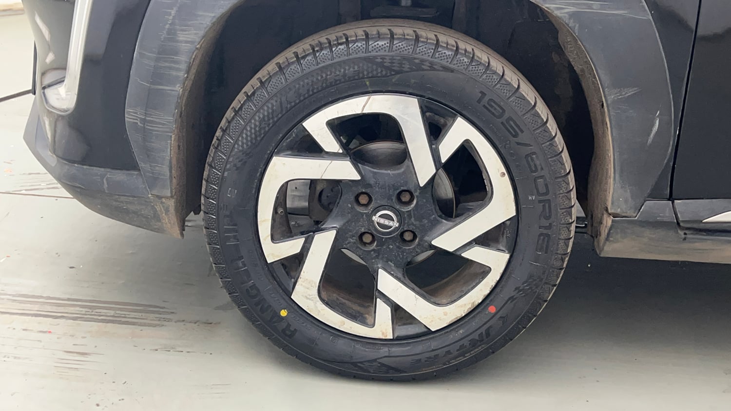 Used 2023 Nissan Magnite XV Petrol Manual tyres LEFT FRONT TYRE RIM VIEW
