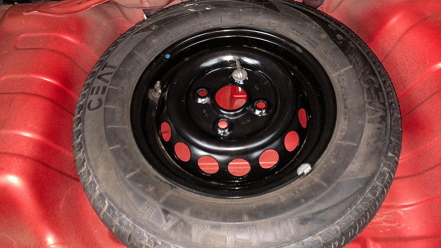 Used 2014 Maruti Suzuki Alto 800 Lxi Petrol Manual tyres SPARE TYRE VIEW