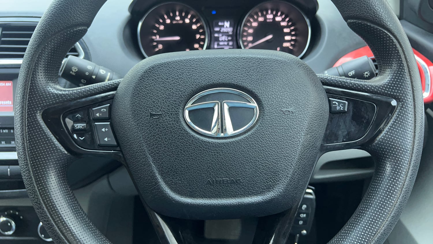 Used 2018 Tata Tiago Revotron XZA Petrol Automatic top_features Airbags