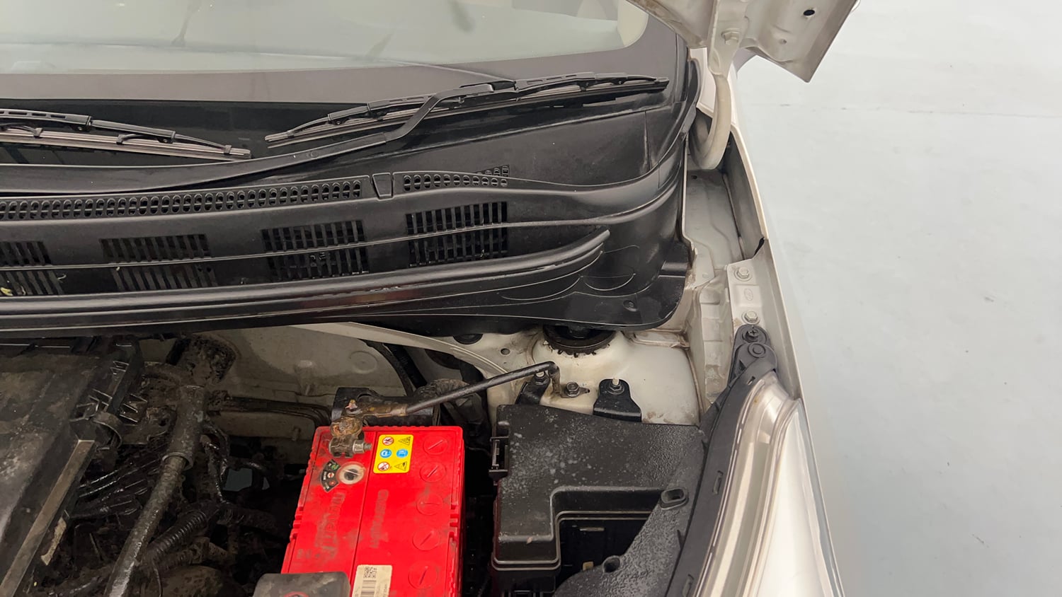 Used 2016 Hyundai Grand i10 Sportz 1.2 Kappa VTVT Petrol Manual engine ENGINE LEFT SIDE HINGE & APRON VIEW