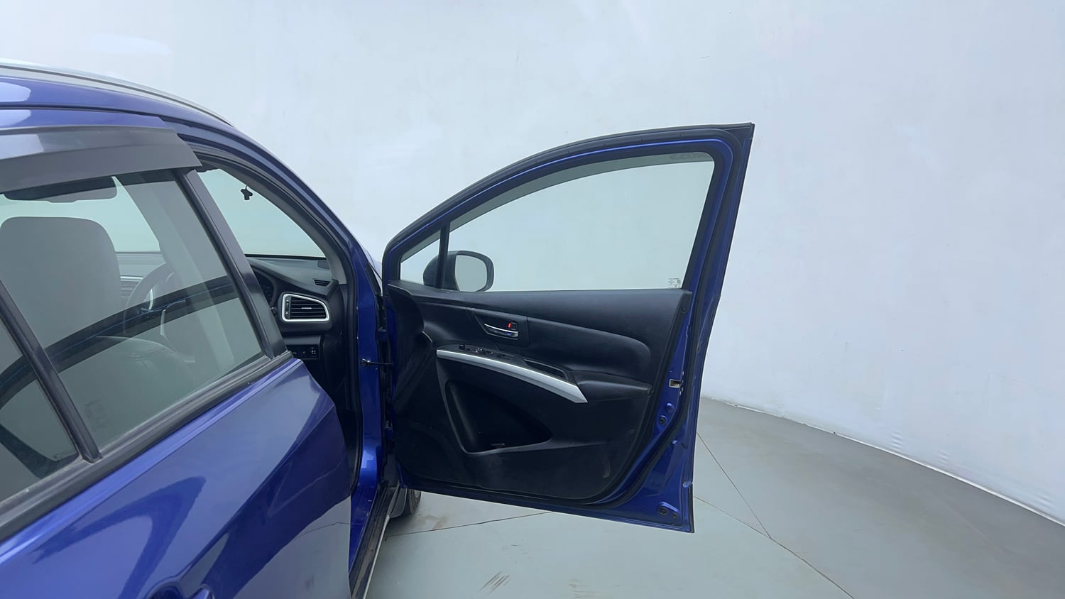 Used 2016 Maruti Suzuki S-Cross Alpha 1.3 Diesel Manual interior RIGHT FRONT DOOR OPEN VIEW