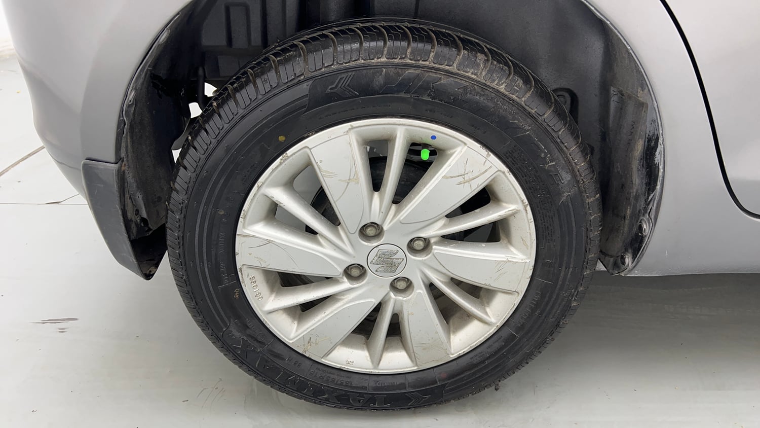 Used 2015 Maruti Suzuki Swift ZXi Petrol Manual tyres RIGHT REAR TYRE RIM VIEW