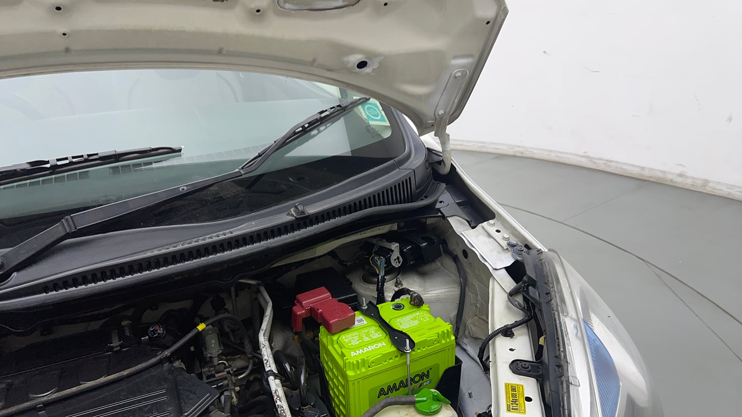 Used 2015 Maruti Suzuki Wagon R VXI Petrol Manual engine ENGINE LEFT SIDE HINGE & APRON VIEW