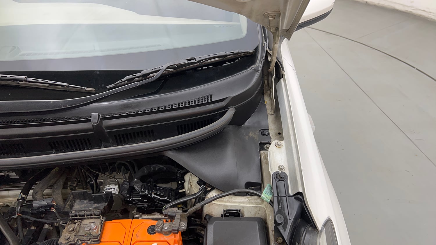 Used 2019 Hyundai Elite i20 Magna Plus 1.2 Petrol Manual engine ENGINE LEFT SIDE HINGE & APRON VIEW