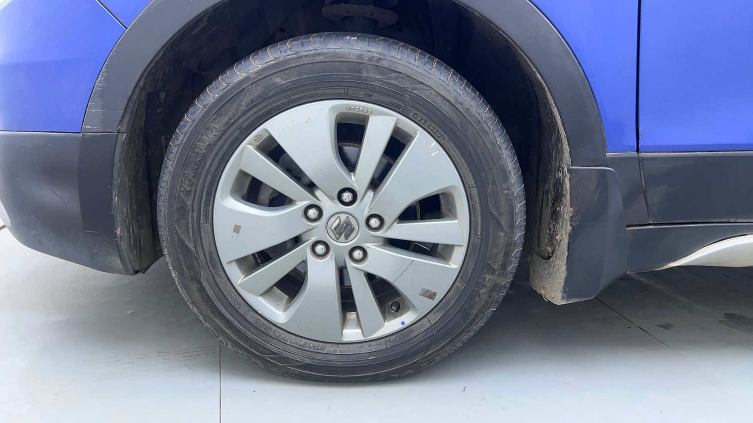 Used 2016 Maruti Suzuki S-Cross Alpha 1.3 Diesel Manual tyres LEFT FRONT TYRE RIM VIEW