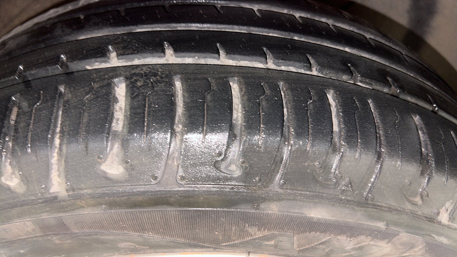 Used 2017 Hyundai Elite i20 Sportz 1.2 Petrol Manual tyres RIGHT FRONT TYRE TREAD VIEW