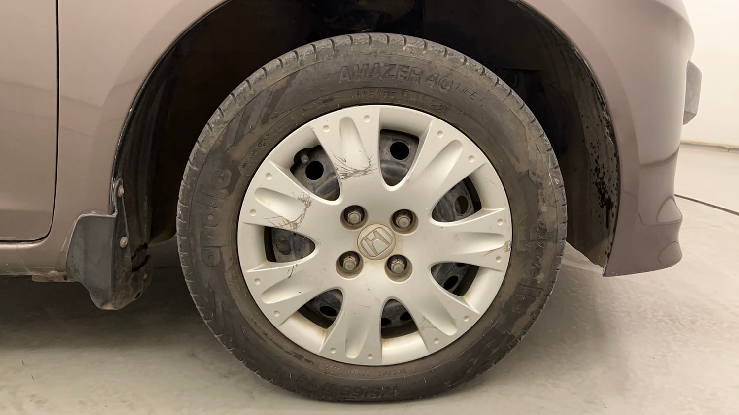Used 2015 Honda Brio S MT Petrol Manual tyres RIGHT FRONT TYRE RIM VIEW