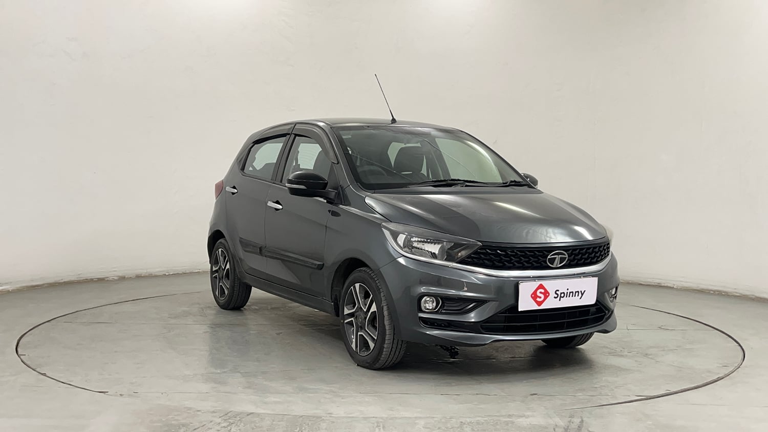 Used 2020 Tata Tiago XZ Plus Petrol Manual exterior RIGHT FRONT CORNER VIEW