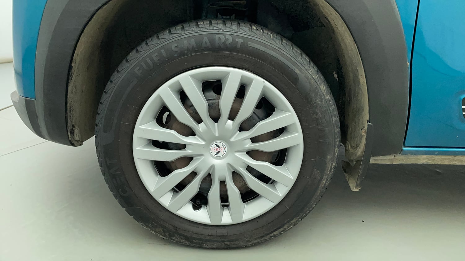 Used 2022 Renault Kwid RXT 1.0 AMT Petrol Automatic tyres LEFT FRONT TYRE RIM VIEW