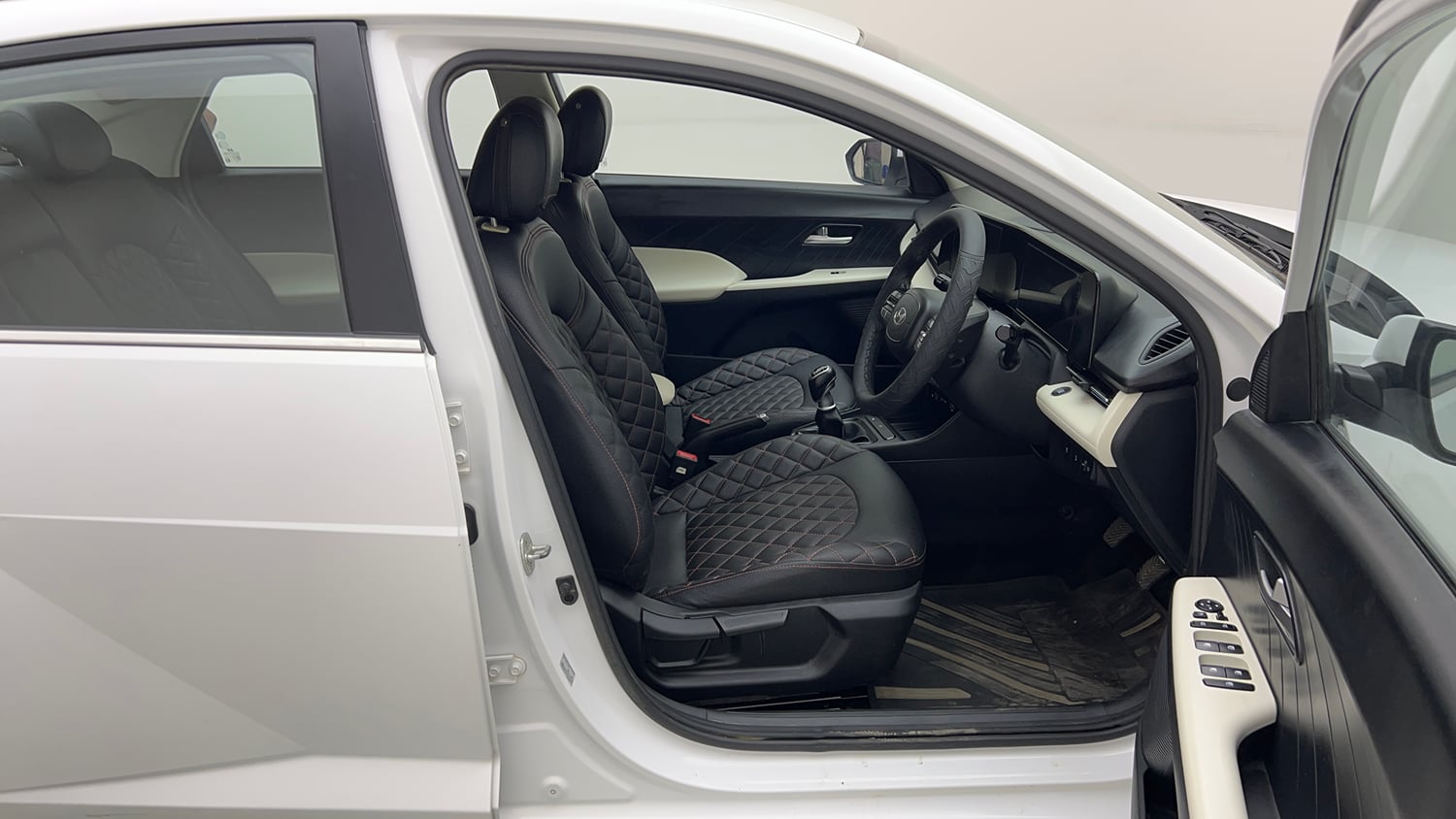 Used 2024 Hyundai Verna SX 1.5 Petrol MT Petrol Manual interior RIGHT SIDE FRONT DOOR CABIN VIEW