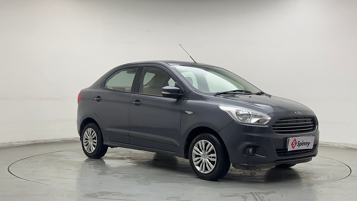 Used 2016 Ford Figo Aspire Trend 1.2 Ti-VCT Petrol Manual exterior RIGHT FRONT CORNER VIEW