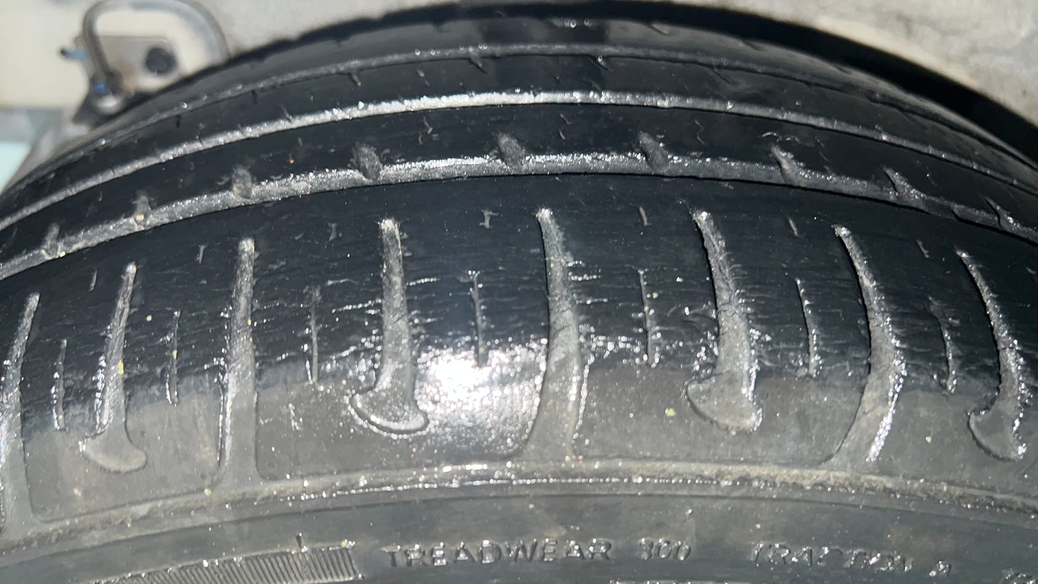 Used 2016 Hyundai Grand i10 Sportz 1.2 Kappa VTVT Petrol Manual tyres RIGHT REAR TYRE TREAD VIEW