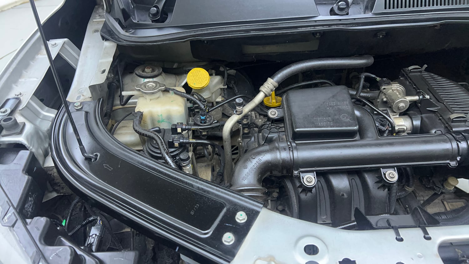 Used 2023 Renault Kiger RXZ AMT Petrol Automatic engine ENGINE RIGHT SIDE VIEW