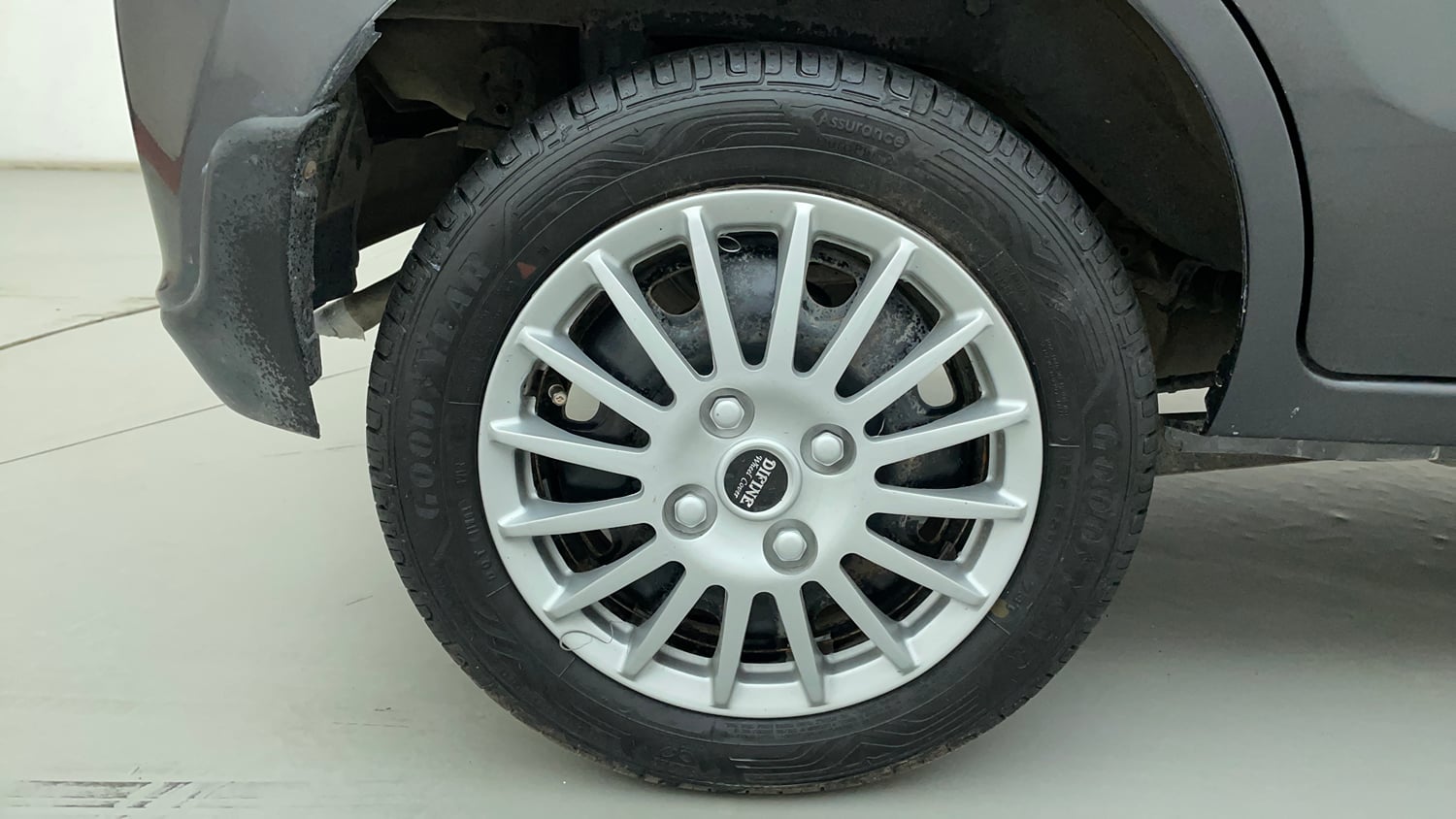 Used 2015 Maruti Suzuki Alto K10 VXi AMT Petrol Automatic tyres RIGHT REAR TYRE RIM VIEW