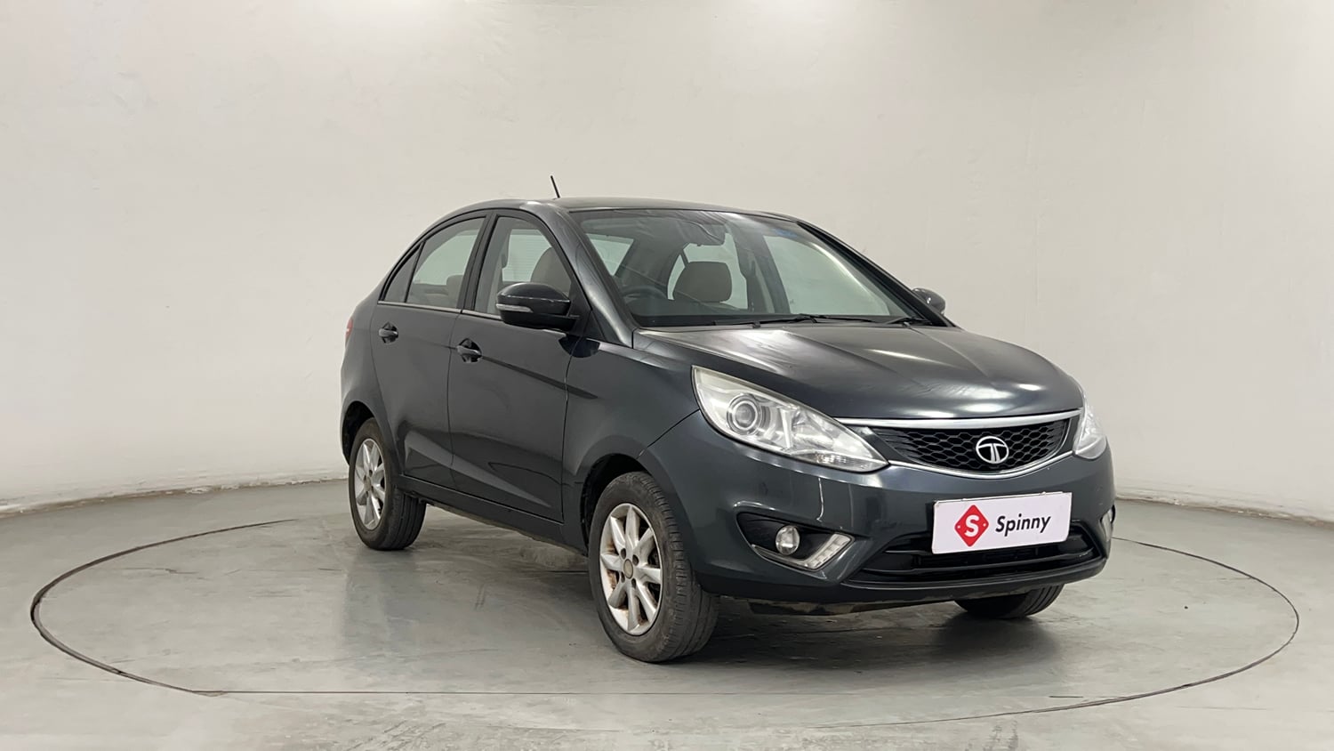 Used 2016 Tata Zest XT Petrol Petrol Manual exterior RIGHT FRONT CORNER VIEW