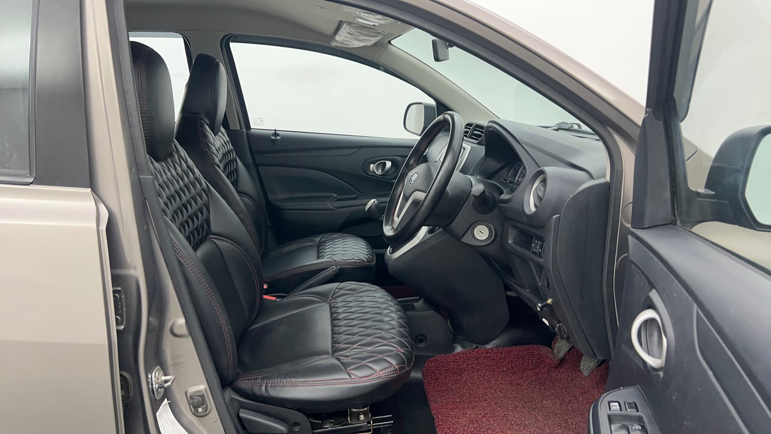 Used 2019 Datsun GO T Petrol Manual interior RIGHT SIDE FRONT DOOR CABIN VIEW