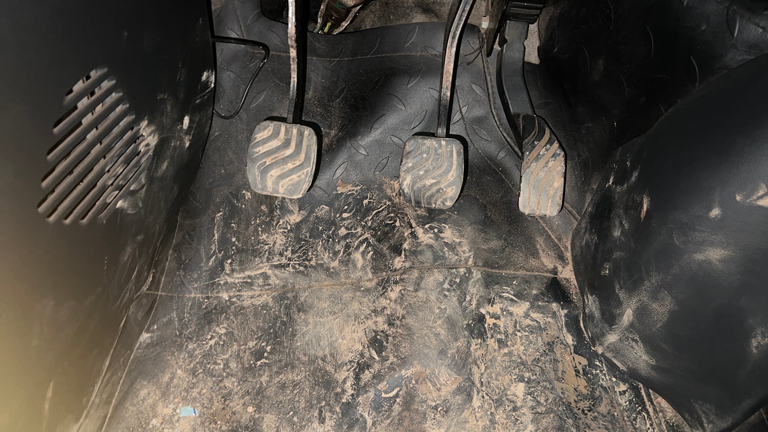 Used 2023 Nissan Magnite XV Petrol Manual interior PEDALS VIEW