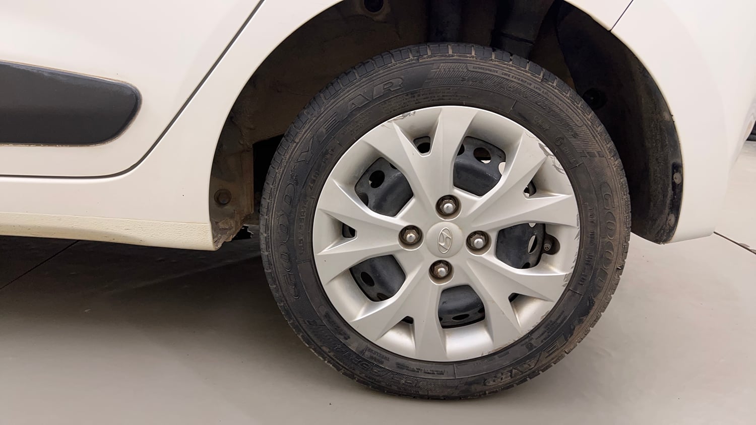 Used 2014 Hyundai Grand i10 Sportz 1.2 Kappa VTVT Petrol Manual tyres LEFT REAR TYRE RIM VIEW