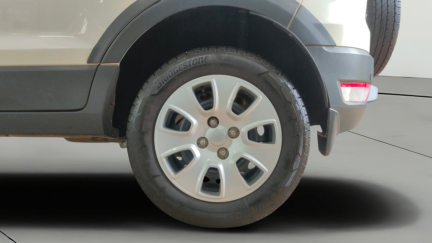 Used 2020 Ford EcoSport Ambiente 1.5L TDCi Diesel Manual tyres LEFT REAR TYRE RIM VIEW