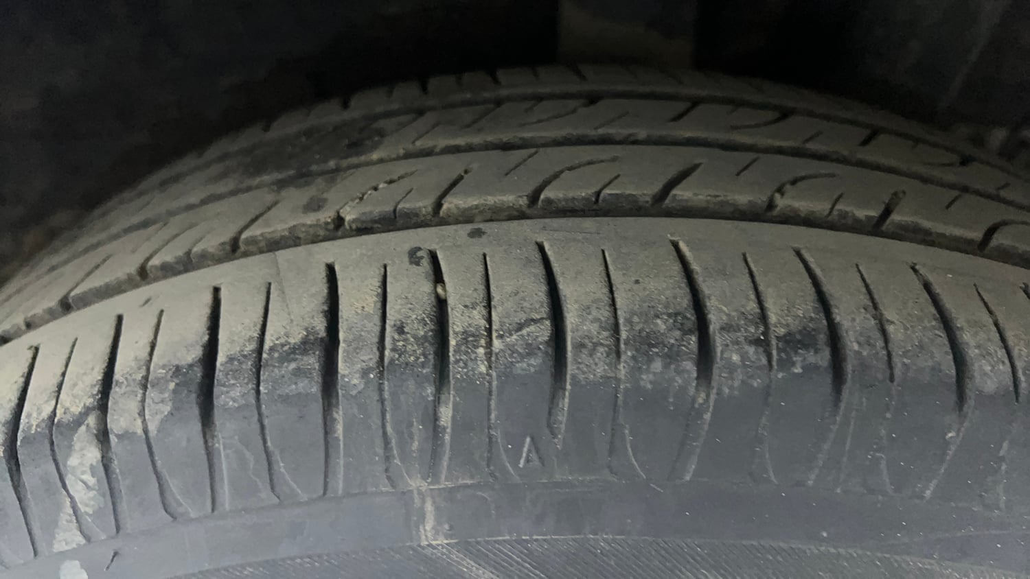 Used 2014 Hyundai Grand i10 Sportz AT 1.2 Kappa VTVT Petrol Automatic tyres LEFT REAR TYRE TREAD VIEW