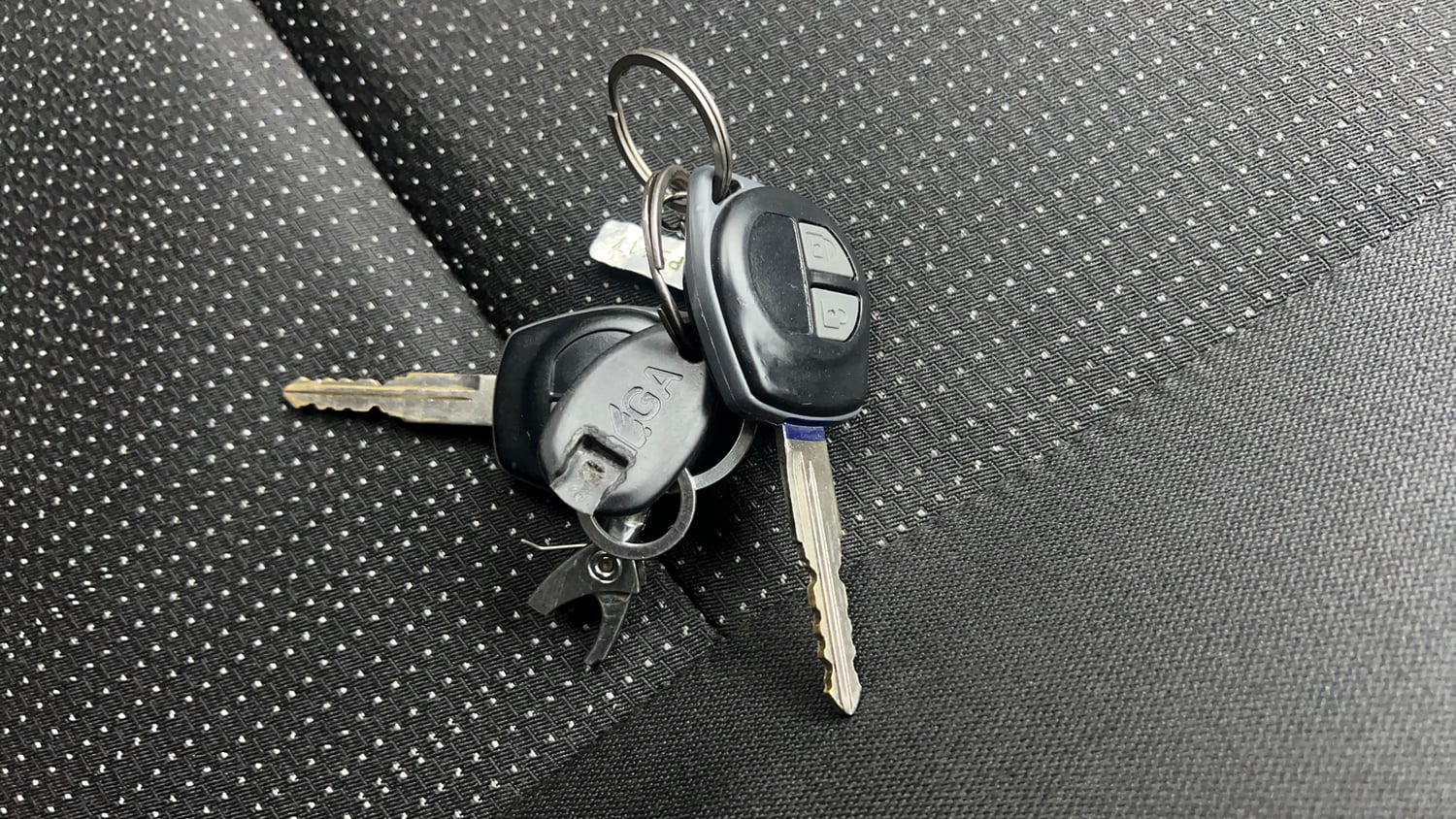 Used 2016 Maruti Suzuki Swift Lxi (O) Petrol Manual extra CAR KEY VIEW