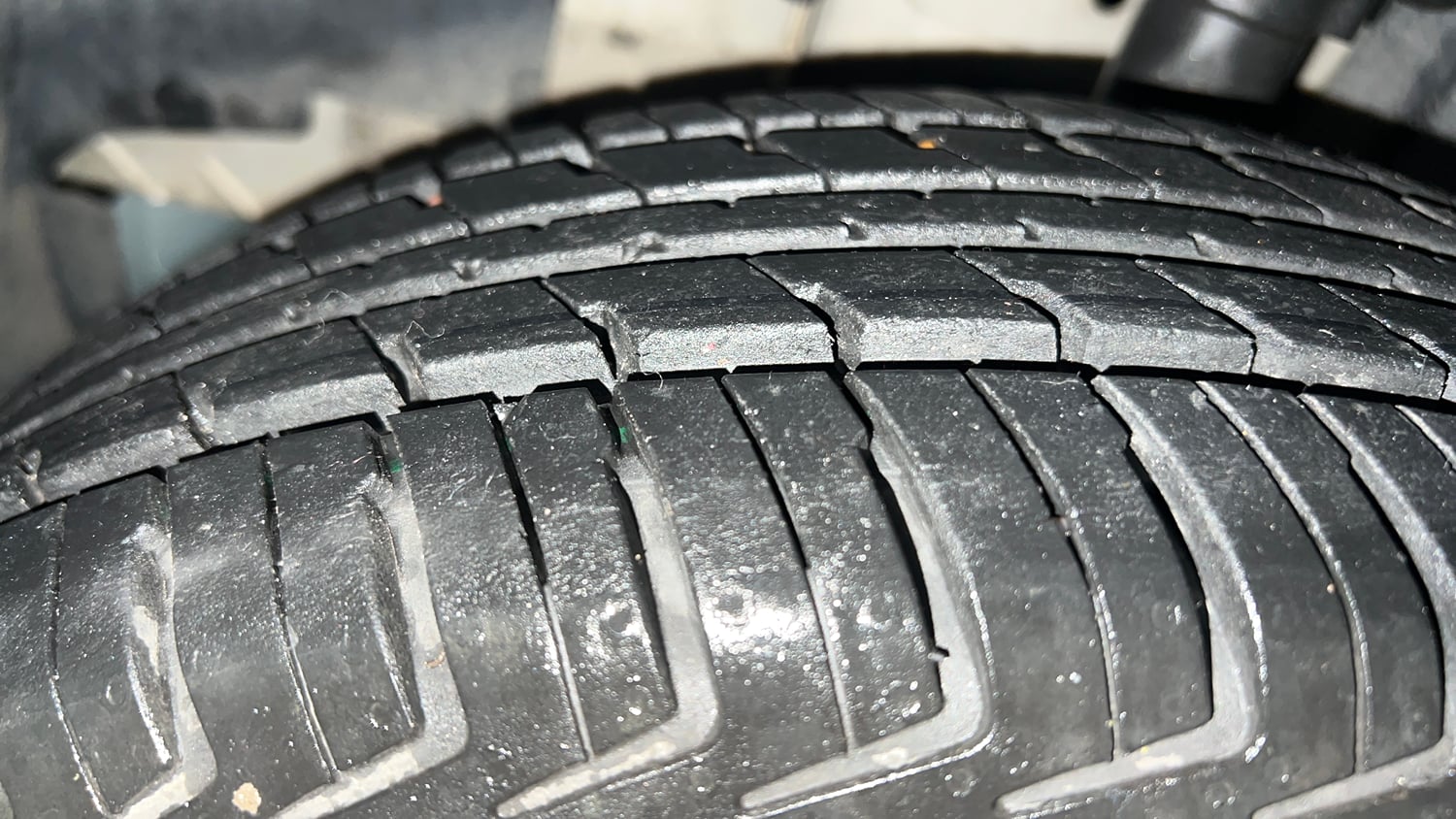 Used 2017 Renault Kwid RXT (O) 1.0 SCE Edition Petrol Manual tyres LEFT FRONT TYRE TREAD VIEW
