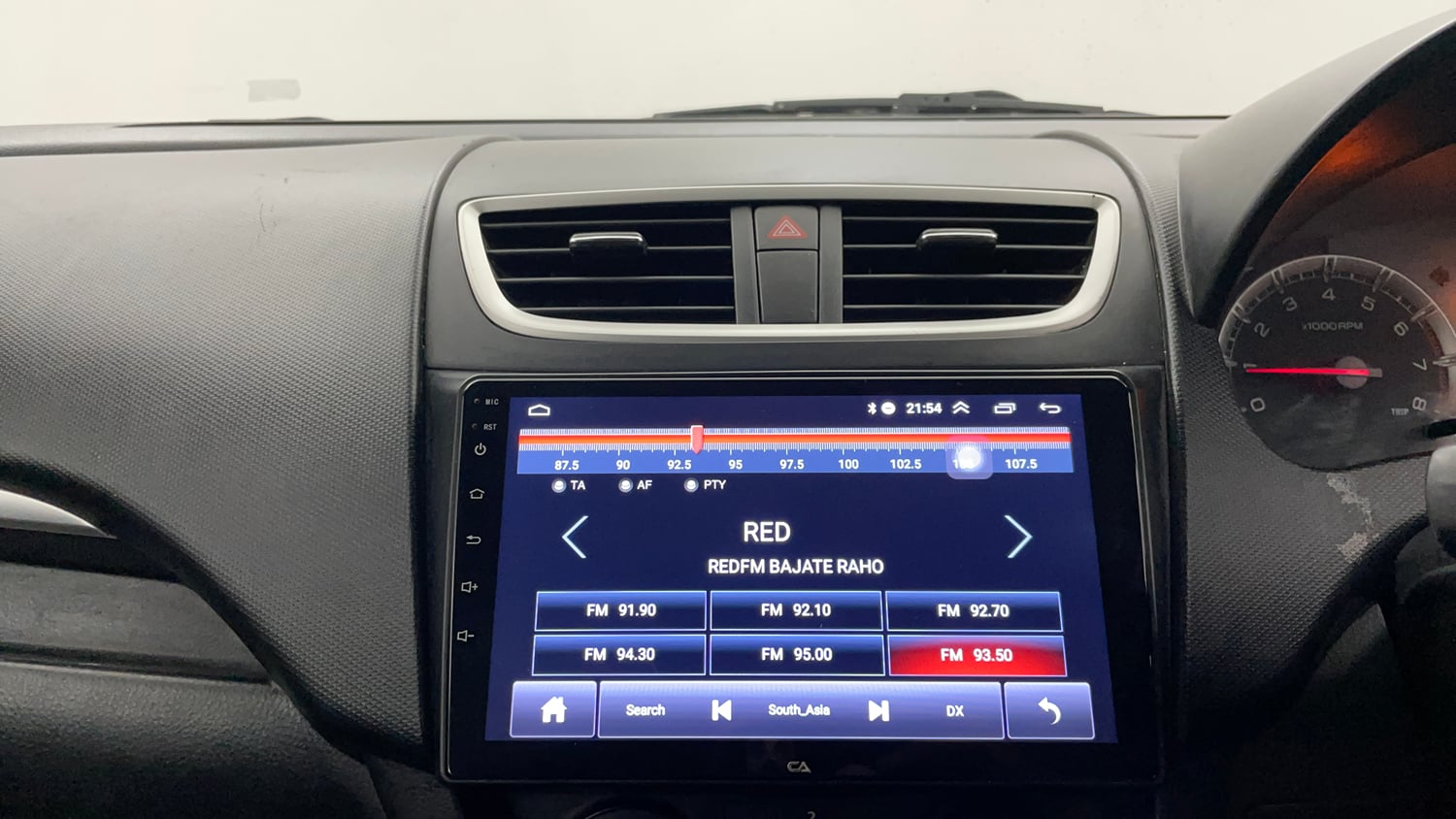 Used 2015 Maruti Suzuki Swift VXi Petrol Manual interior MUSIC SYSTEM & AC CONTROL VIEW