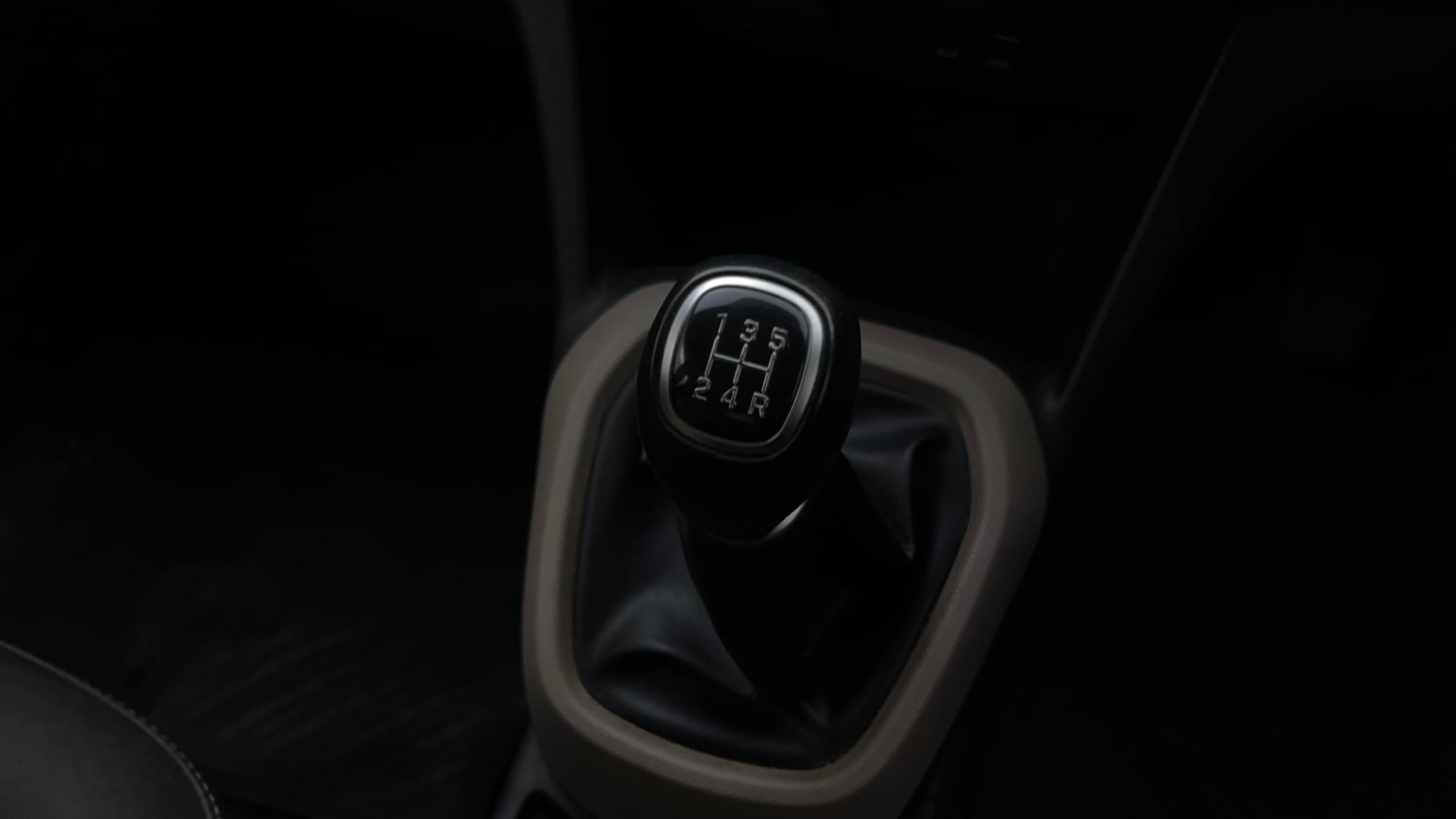 Used 2018 Hyundai Grand i10 Sportz (O) 1.2 Kappa VTVT Petrol Manual interior GEAR  KNOB VIEW