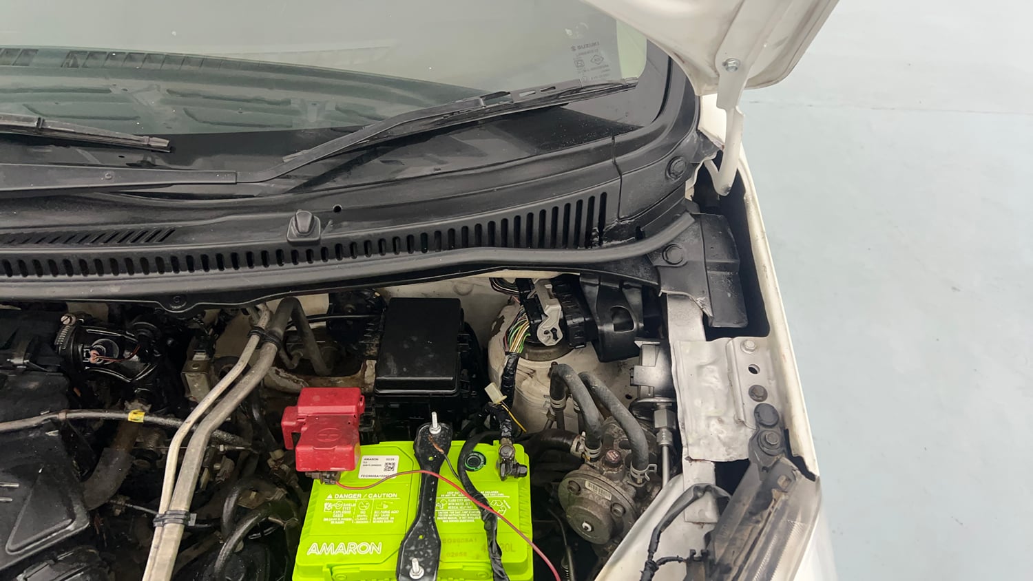 Used 2018 Maruti Suzuki Wagon R LXI CNG Cng Manual engine ENGINE LEFT SIDE HINGE & APRON VIEW