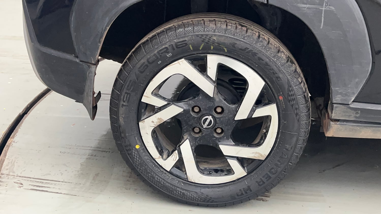 Used 2023 Nissan Magnite XV Petrol Manual tyres RIGHT REAR TYRE RIM VIEW