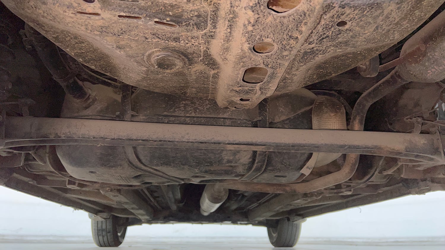 Used 2015 Maruti Suzuki Swift ZXi Petrol Manual extra REAR UNDERBODY VIEW (TAKEN FROM REAR)