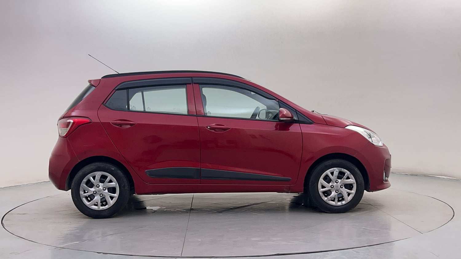 Used 2018 Hyundai Grand i10 Sportz (O) 1.2 Kappa VTVT Petrol Manual exterior RIGHT SIDE VIEW