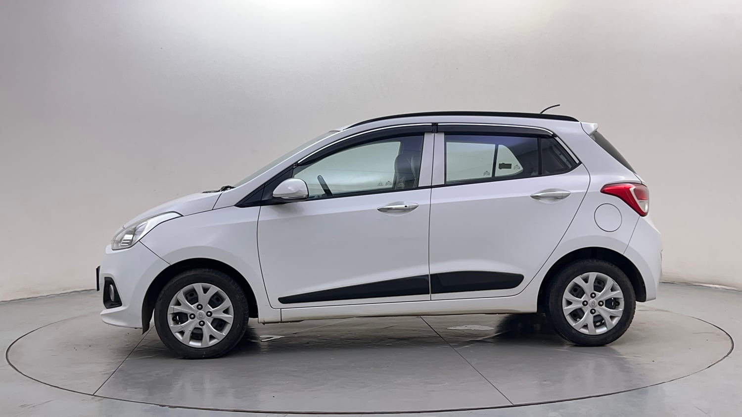Used 2014 Hyundai Grand i10 Sportz 1.2 Kappa VTVT Petrol Manual exterior LEFT SIDE VIEW