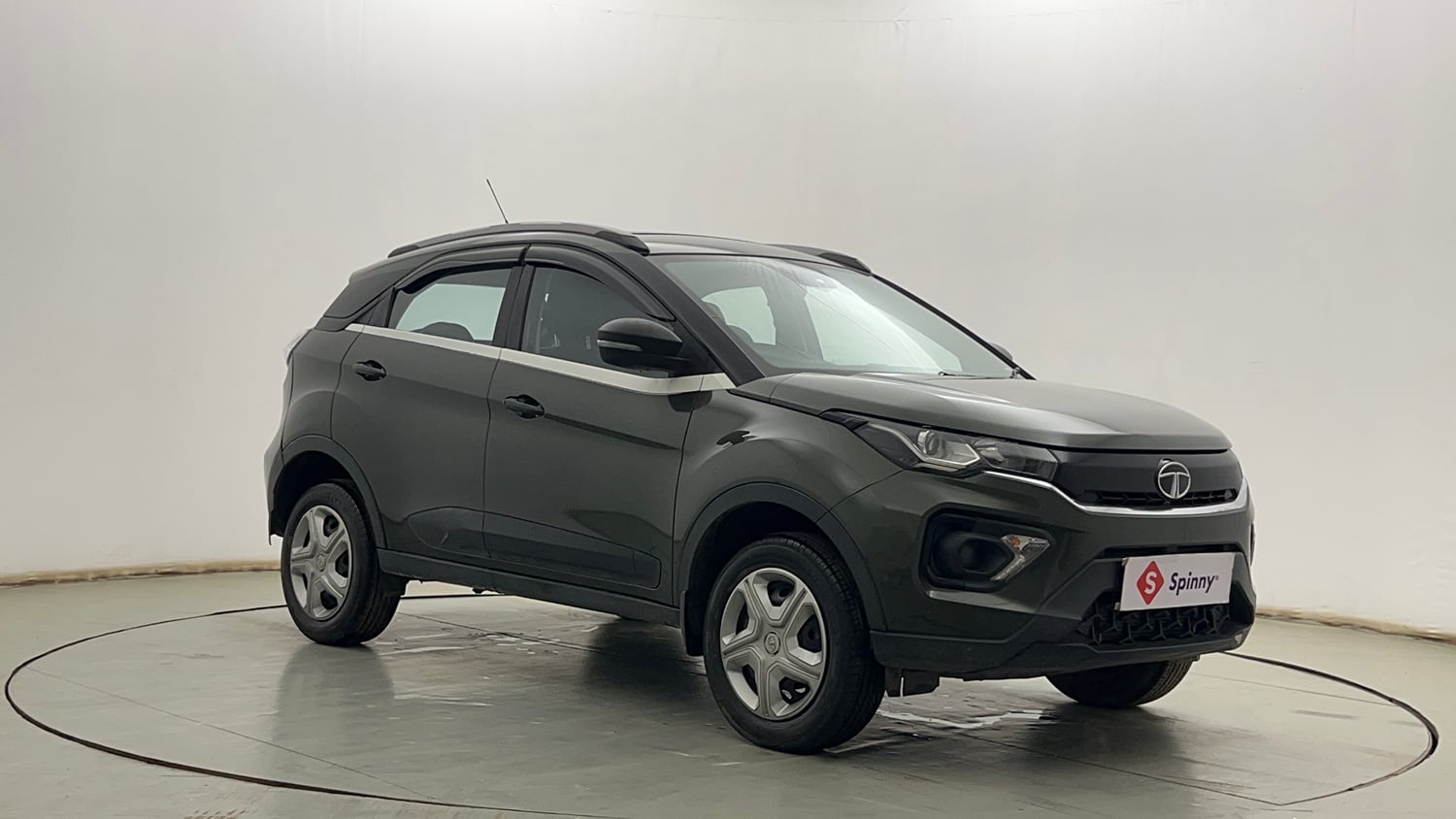 Used 2022 Tata Nexon XM (S) Petrol Manual exterior RIGHT FRONT CORNER VIEW