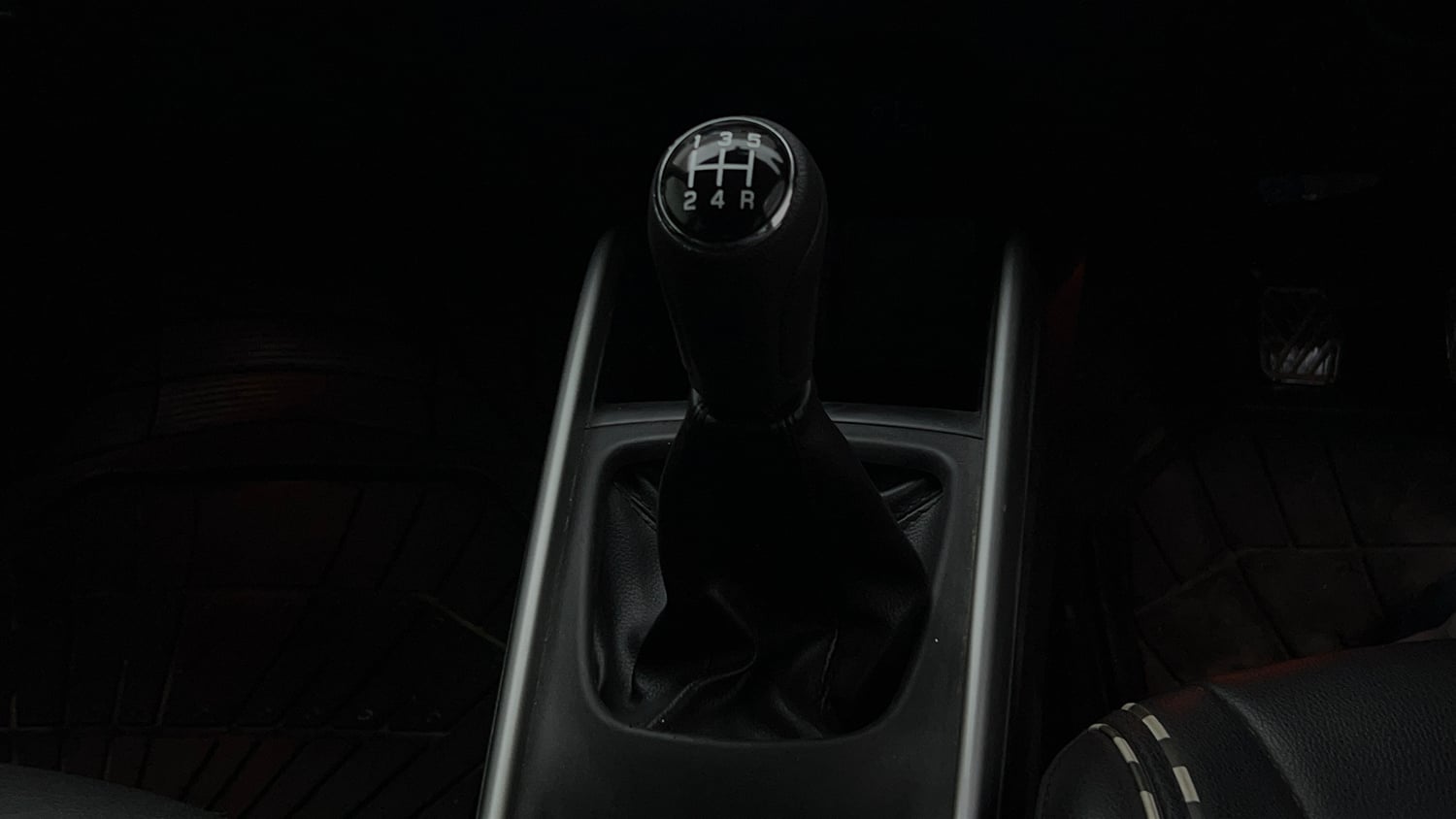 Used 2017 Maruti Suzuki Baleno Alpha 1.2 Petrol Manual interior GEAR  KNOB VIEW