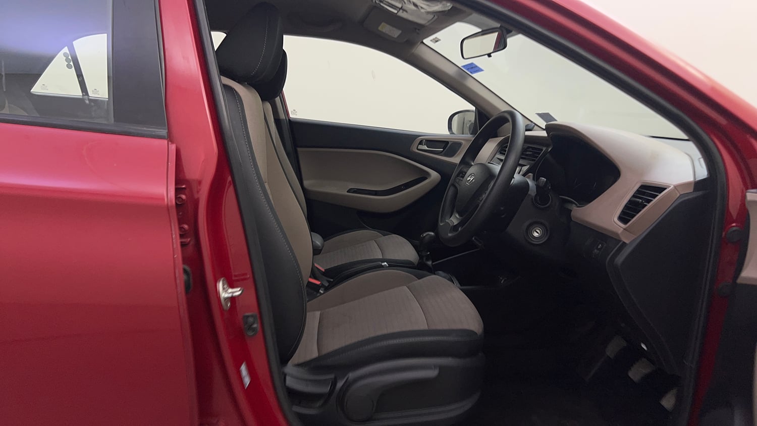 Used 2017 Hyundai Elite i20 Sportz 1.2 Petrol Manual interior RIGHT SIDE FRONT DOOR CABIN VIEW