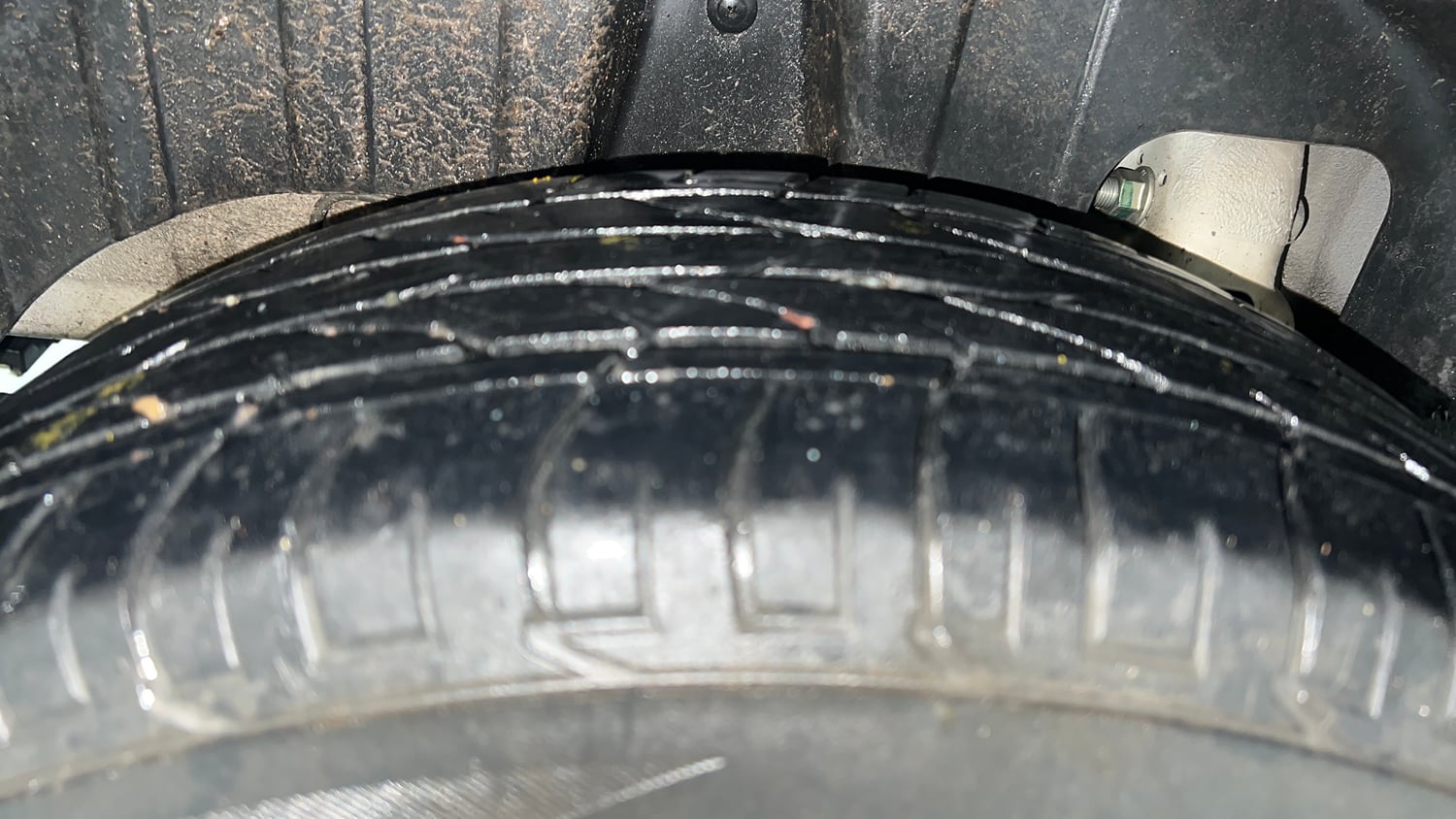 Used 2022 Mahindra XUV 300 W8 (O) 1.2 Petrol Petrol Manual tyres RIGHT REAR TYRE TREAD VIEW