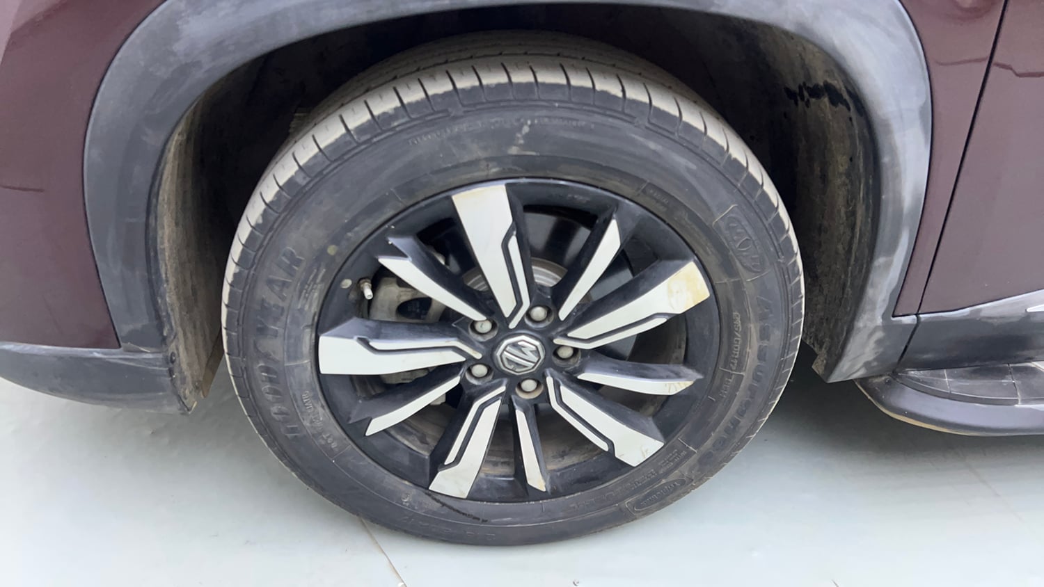 Used 2020 MG Motors Hector Plus Sharp 1.5 DCT Petrol Petrol Automatic tyres LEFT FRONT TYRE RIM VIEW
