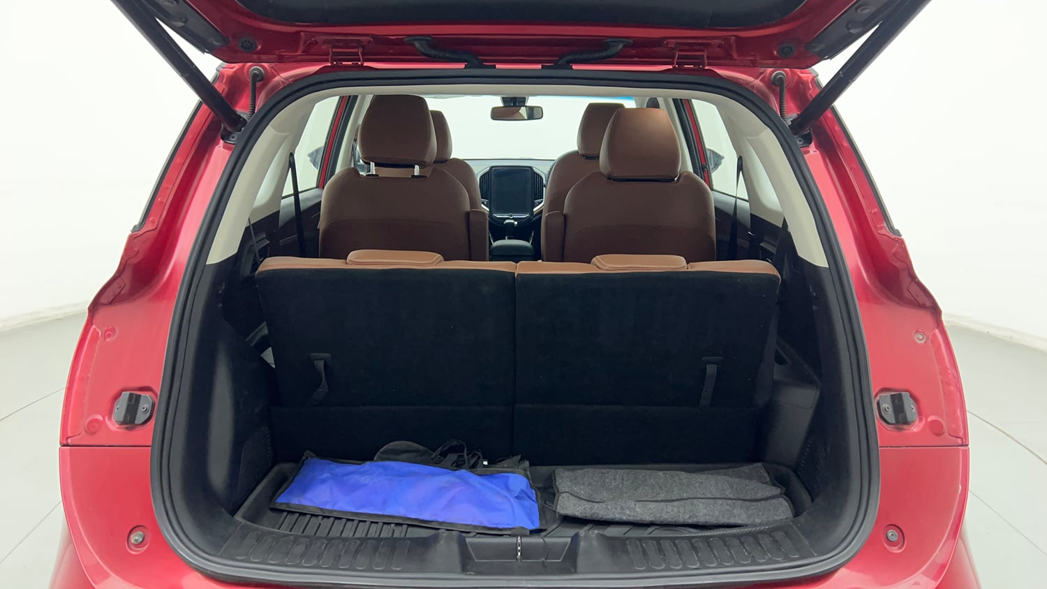 Used 2021 MG Motors Hector Plus Sharp 1.5 Petrol Turbo CVT 6-STR Dual Tone Petrol Automatic interior DICKY INSIDE VIEW